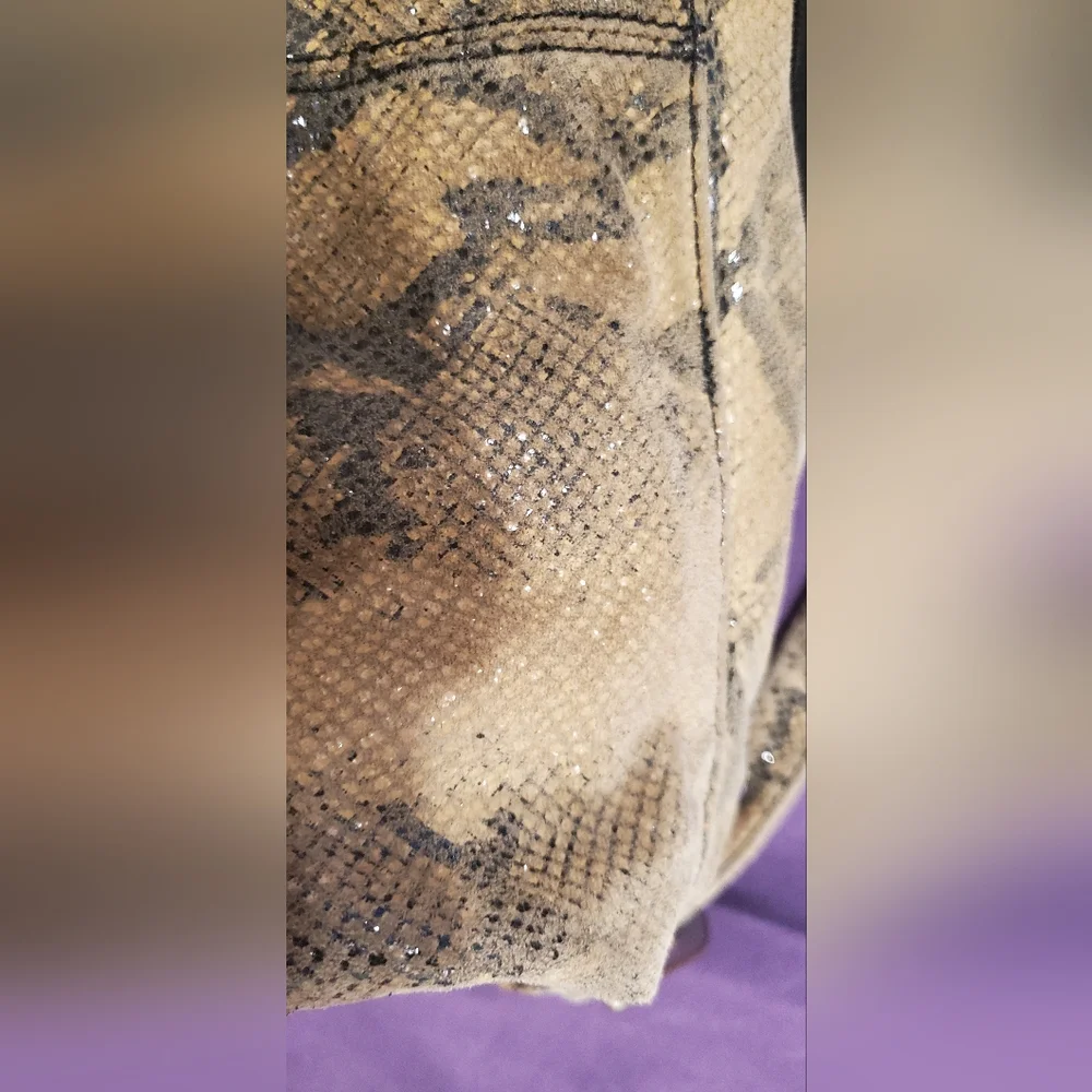 **FREE with Any Purchase!**Snakeskin print handbag - Picture 8 of 11